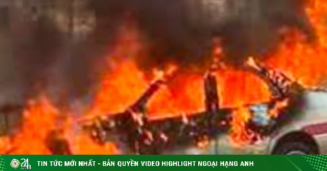 Hà Nội: Ô tô con bốc cháy dữ dội ở đường Vành đai 3 trên cao