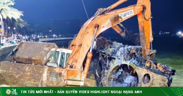 Cận cảnh trục vớt khối thép khổng lồ nghi là xe tăng bị vùi ở bờ biển Gia Lai