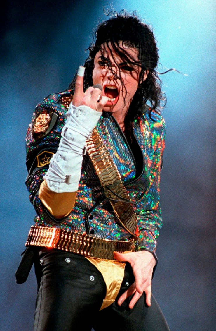 Biểu tượng thời trang Michael Jackson trong văn hóa pop – di sản vẫn tiếp tục được tái hiện đến ngày nay.