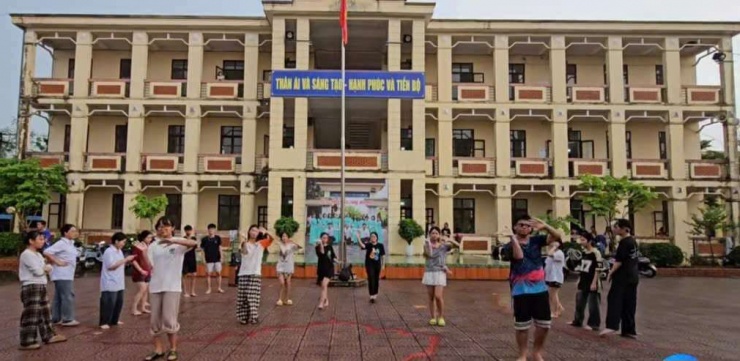 Học sinh Trường THPT Mạc Đĩnh Chi 