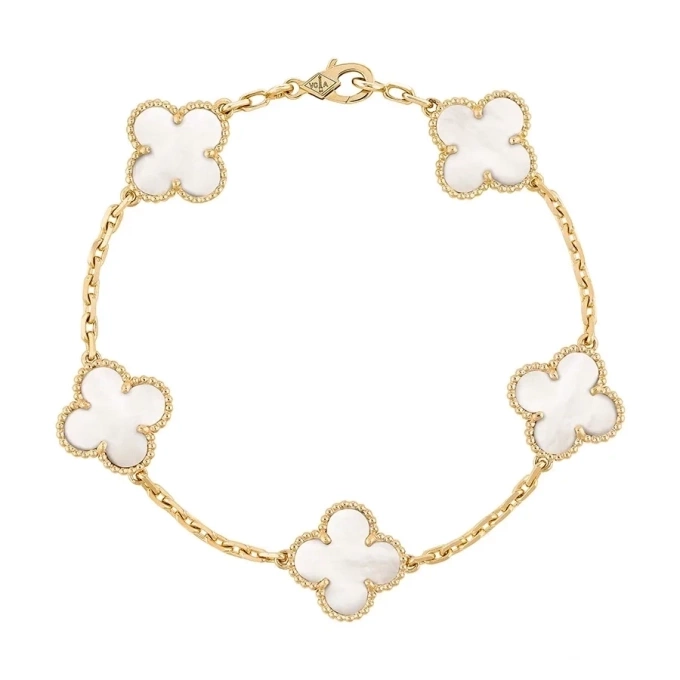 Huyền Baby diện set đồ hơn 190 triệu đồng đi nghỉ lễ - 5