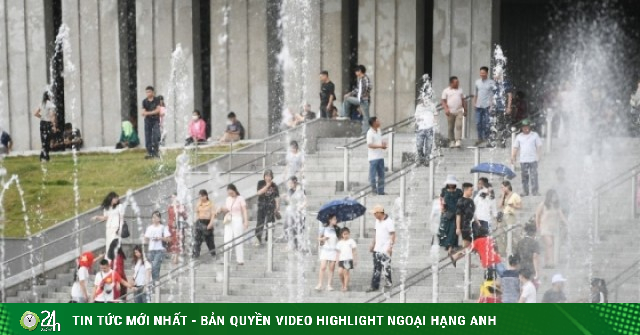 Dòng người nườm nượp đổ về Bảo tàng Lịch sử Quân sự Việt Nam dịp lễ 30/4