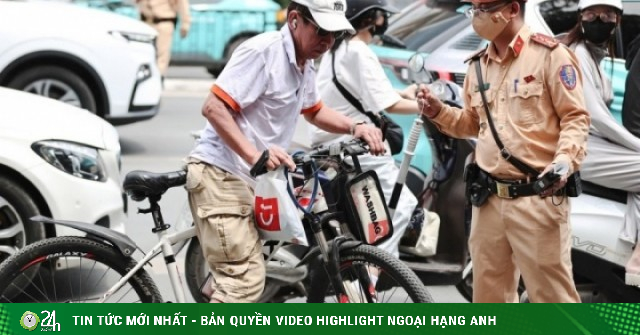 Uống 1 lon bia, người đàn ông ở Hà Nội đi xe đạp ra đường bị xử phạt