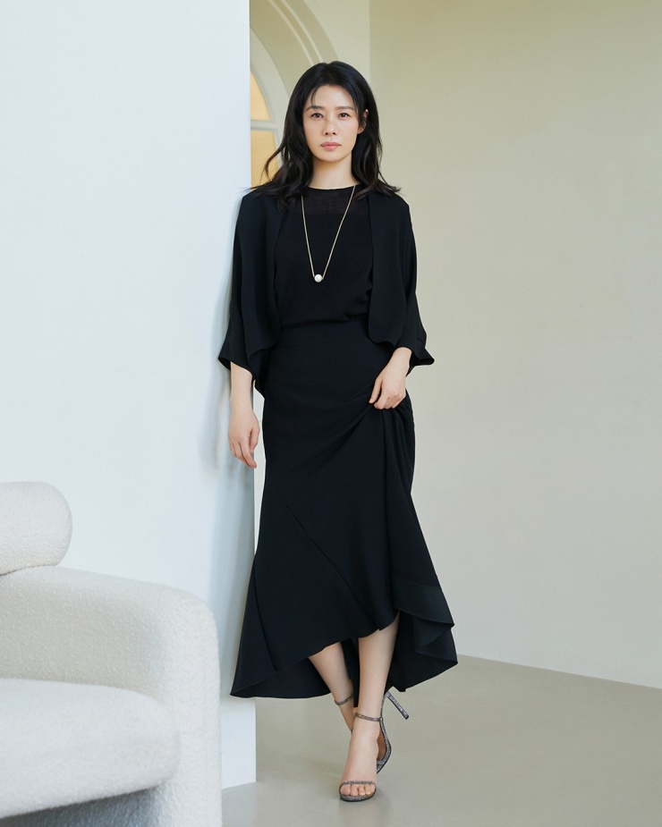Mỹ nhân 'Giày thủy tinh' được khen tươi như hoa - 8