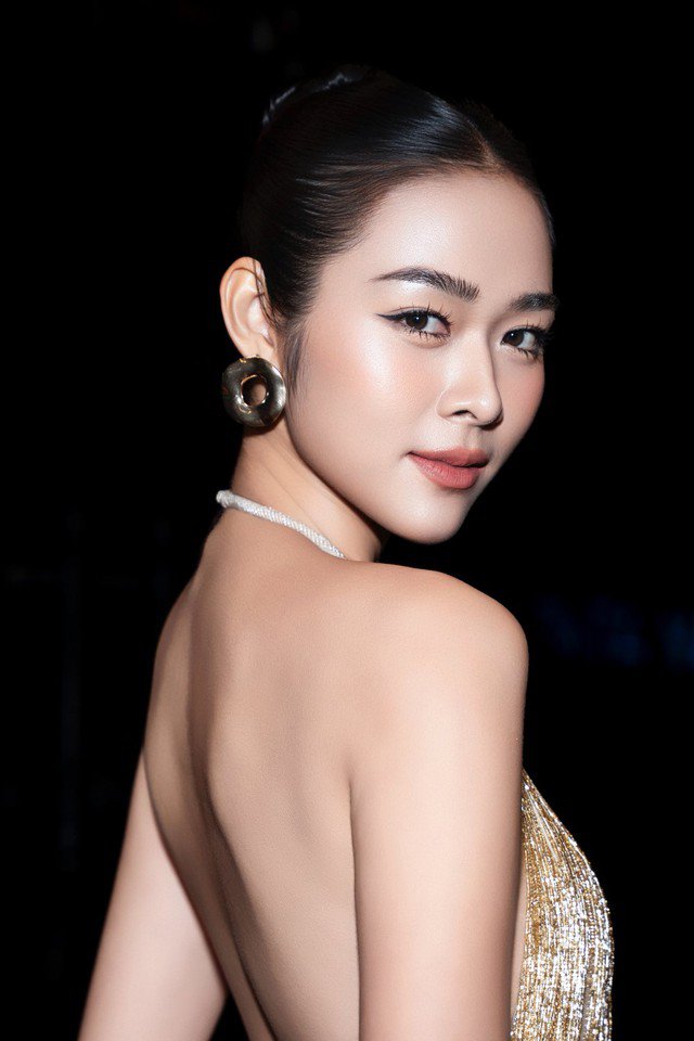 Tấm vé định mệnh, Làm giàu với ma 1. Nói về điều này, cô tâm sự “Mọi người chọc tôi là có "vía trăm tỉ", nhưng thật ra đó là sự may mắn. Bởi vì để đạt được con số đó phụ thuộc vào nhiều yếu tố như ê kíp, marketing, sản phẩm, sự yêu thương của khán giả… Tôi chỉ là một mắt xích nhỏ trong cả ê kíp”.