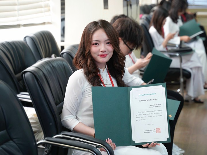 “Mạng xã hội với em không chỉ là nơi chia sẻ cuộc sống sinh viên, mà còn là cách để lan tỏa những kinh nghiệm học tập và góc nhìn tích cực tới các bạn trẻ,” Thu Hương chia sẻ.