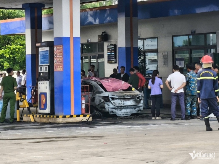 Hiện trường vụ cháy xe. Ảnh: Hà Nam
