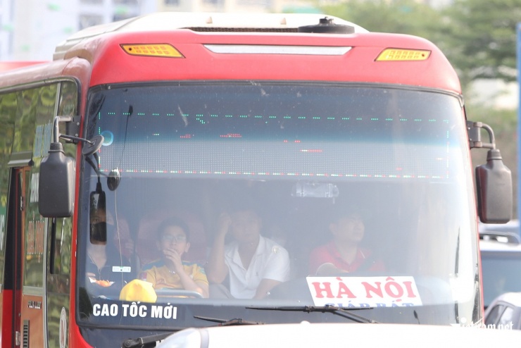 Ô tô ùn ùn về Hà Nội ngày thứ 3 nghỉ lễ, CSGT tạm đóng đường phân luồng - 8