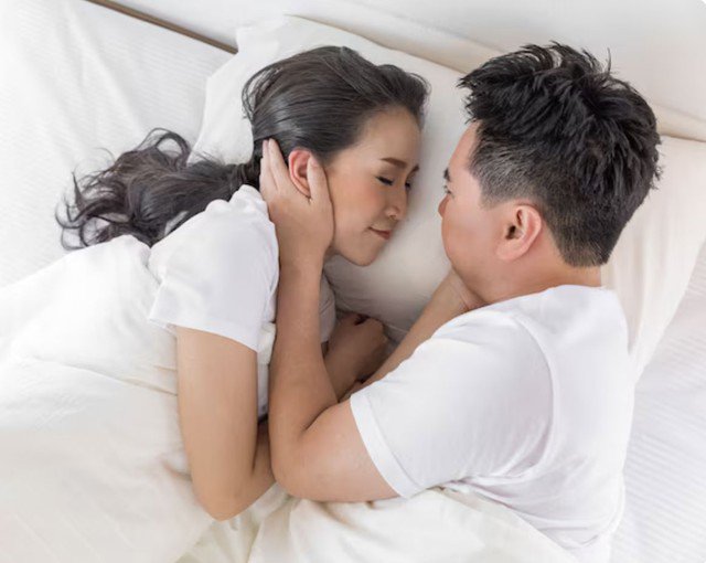 Theo các chuyên gia tâm lý, một số đặc điểm tính cách như tự luyến, thích cảm giác mạnh khiến hành vi ngoại tình dễ tái diễn. Ảnh minh họa