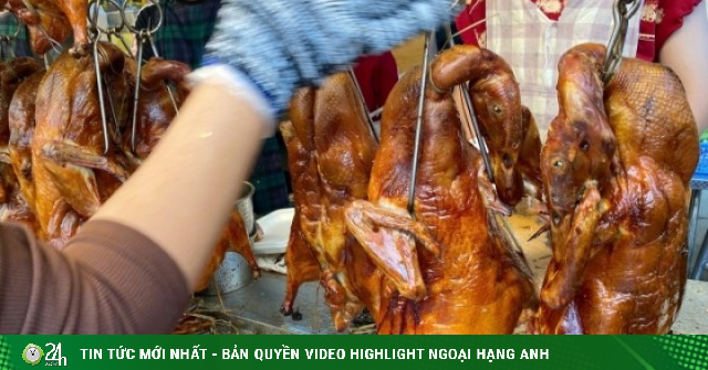 Tiệm vịt quay ở TP.HCM ‘bỏ túi’ cả trăm triệu đồng mỗi ngày dịp 30/4 - 1/5