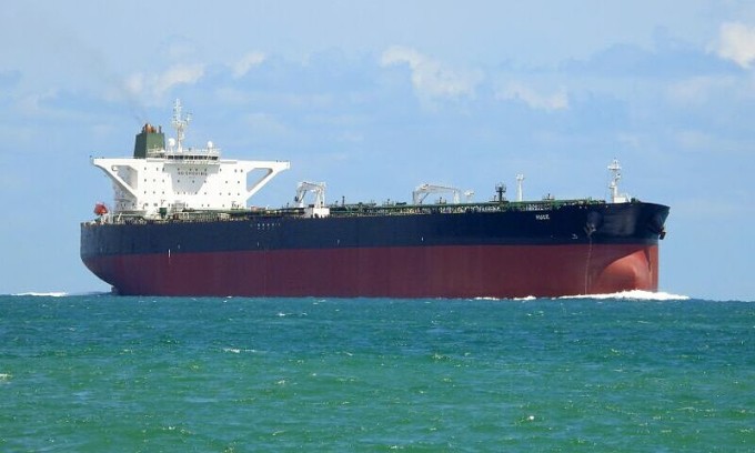 Tàu chở dầu HUGE của Iran tại Singapore hồi tháng 11/2023. Ảnh: Shipspotting