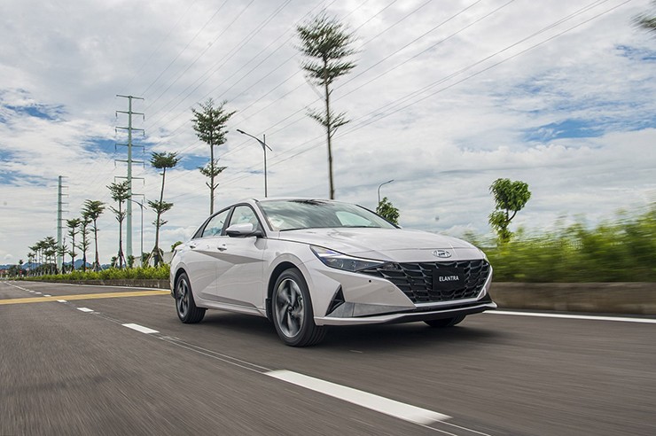 Giá xe Hyundai Elantra niêm yết và lăn bánh tháng 5/2026 - 9