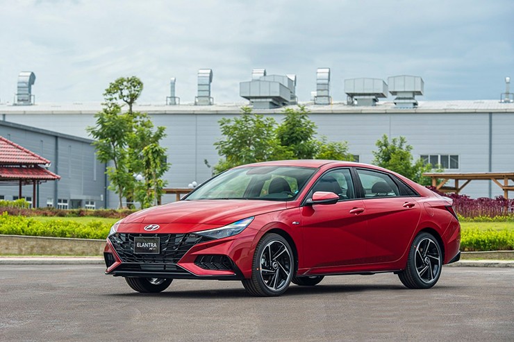 Giá xe Hyundai Elantra niêm yết và lăn bánh tháng 5/2026 - 2