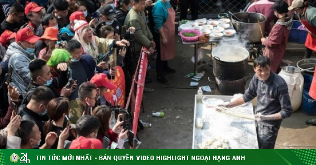 Áp lực không ngờ của người bán mì kéo tay bỗng nổi tiếng chỉ sau một đêm