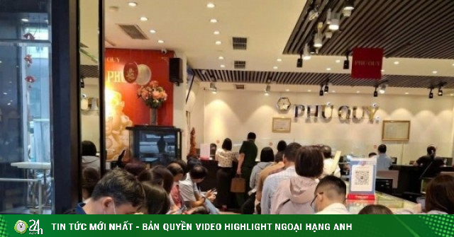 Khung cảnh tiệm vàng khi giá vàng giảm sâu; xăng E10 sắp bán rộng rãi thay xăng khoáng