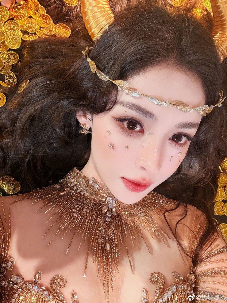 Vẻ ngoài như nữ thần cung Kim Ngưu của Gülnezer Bextiyar gây bão mạng - 6
