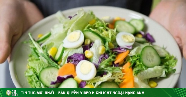Đầu bếp Nhật giảm 11 kg sau 2 tháng nhờ loại quả bình dân