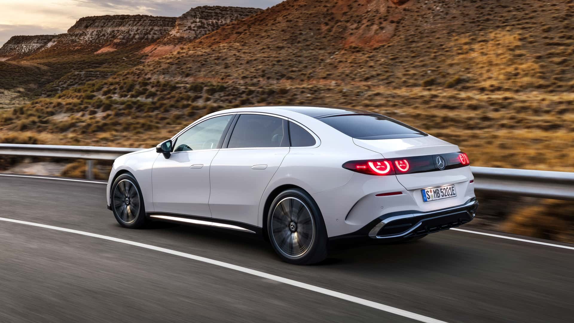 Xe điện Mercedes-Benz trang bị c&ocirc;ng nghệ pin mới v&agrave; hiệu suất cao - 2