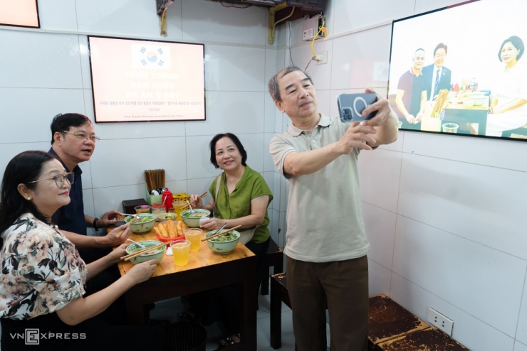 Check in 'bàn ăn Tổng thống Hàn Quốc' ở quán phở - 3