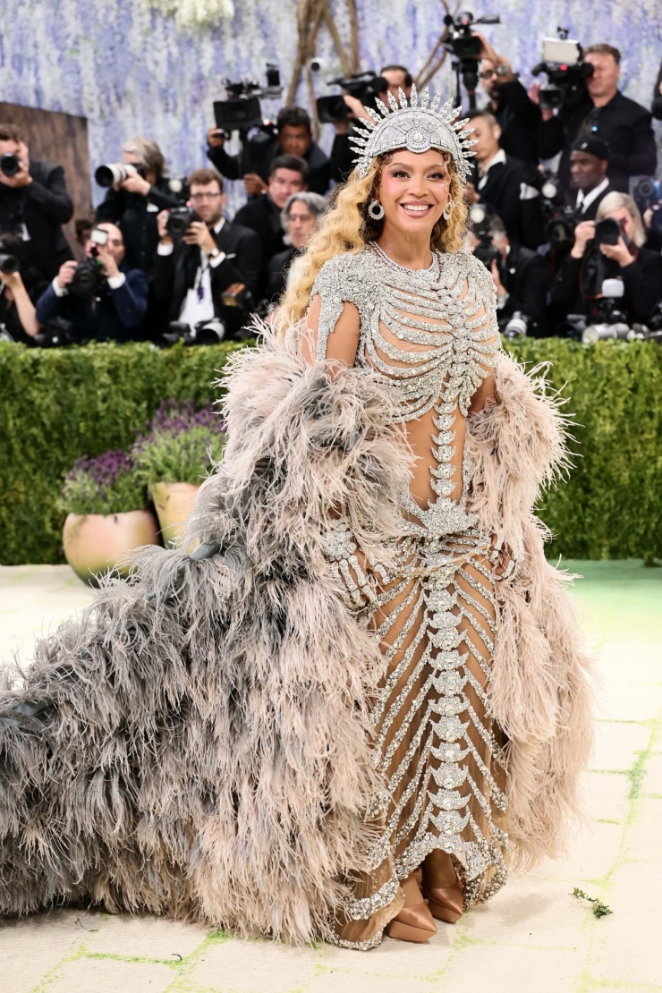 'Công chúa Dior' Jisoo vào top sao mặc đẹp ở Met Gala 2026 - 10