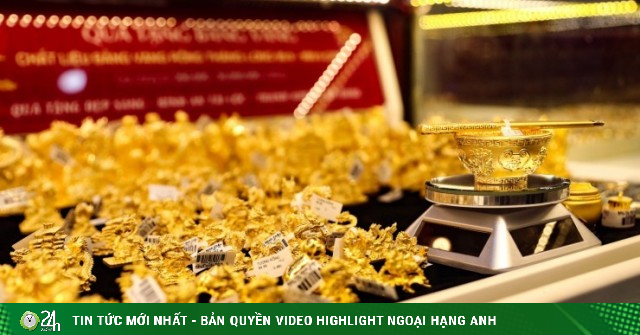Giá vàng 'rơi' từ đỉnh cao xuống vực sâu như thế nào?