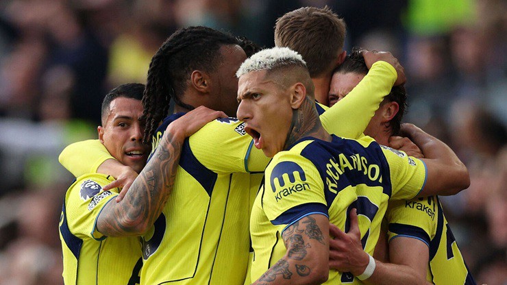 Tottenham tạm thoát khỏi nhóm xuống hạng sau 2 chiến thắng liên tiếp