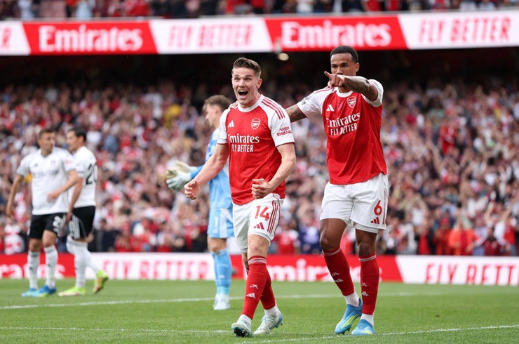 Arsenal nắm lại quyền tự quyết trong cuộc đua vô địch Ngoại hạng Anh