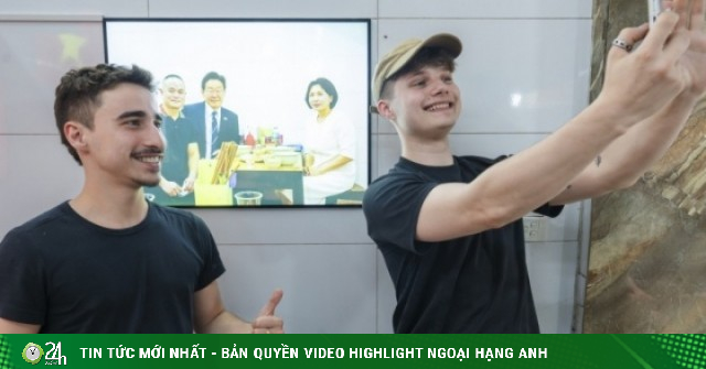Check in 'bàn ăn Tổng thống Hàn Quốc' ở quán phở