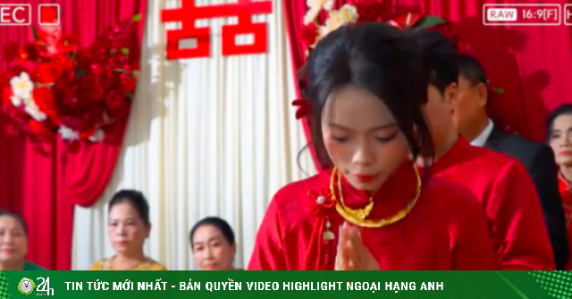 Clip cô dâu quá hồi hộp vái nhầm quay phim đám cưới khiến dân mạng cười bò