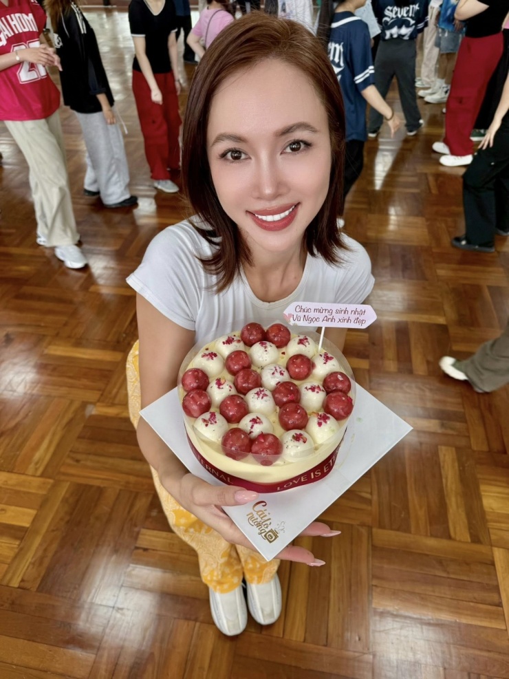 Ảnh sao 6/5: Hòa Minzy bị đồn đã có thêm con gái - 5
