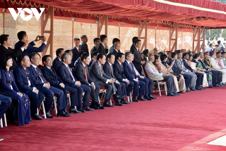 Đoàn đại biểu cấp cao Việt Nam trong chuyến thăm cấp Nhà nước tới Ấn Độ