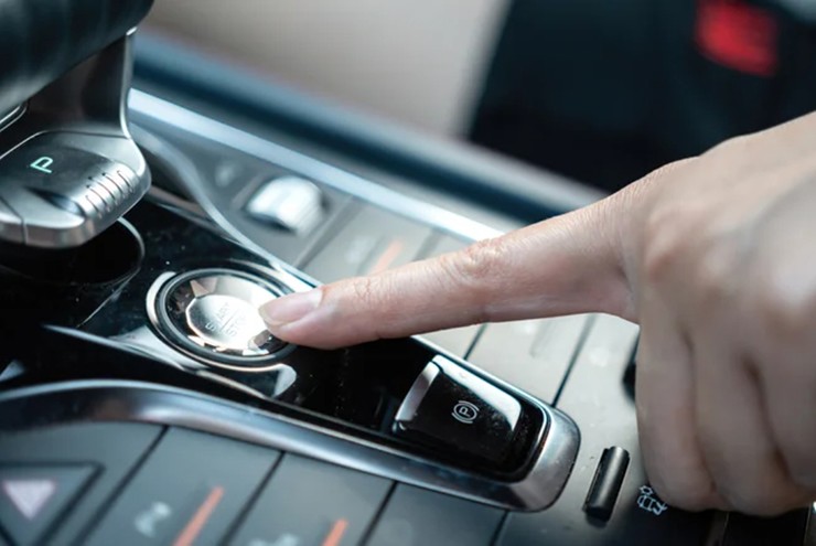 Mọi hệ thống xe đều có cách xử lý khác nhau khi nhấn nút Start/Stop.