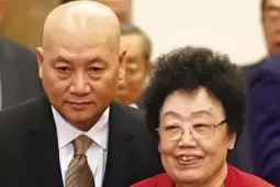'Đường Tăng' Trì Trọng Thụy từ bỏ thừa kế 6,8 tỷ USD của vợ tỷ phú