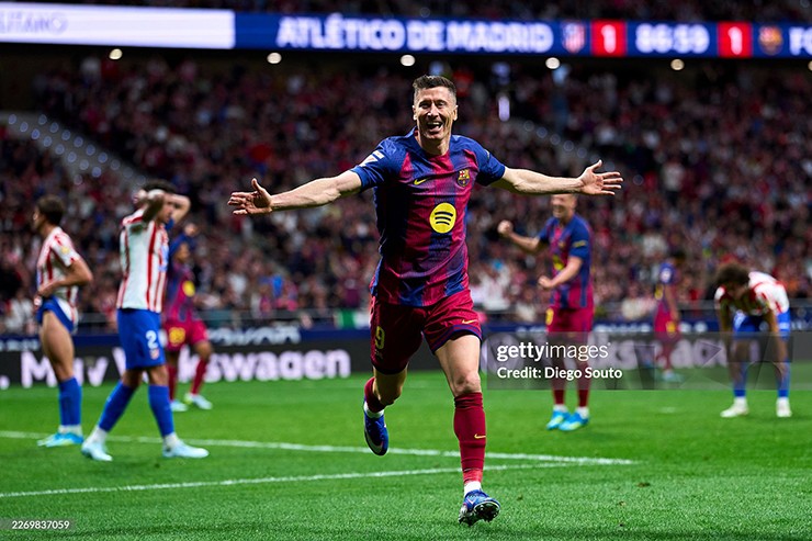 Thay thế Lewandowski là bài toán không dễ với Barca, ngay cả khi Kroupi rất giàu tiềm năng