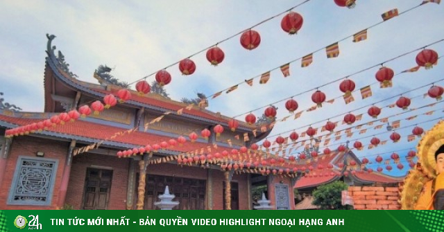 Kỳ bí 12 dòng cổ tự phía sau tượng Phật Lồi trong ngôi chùa ở Gia Lai