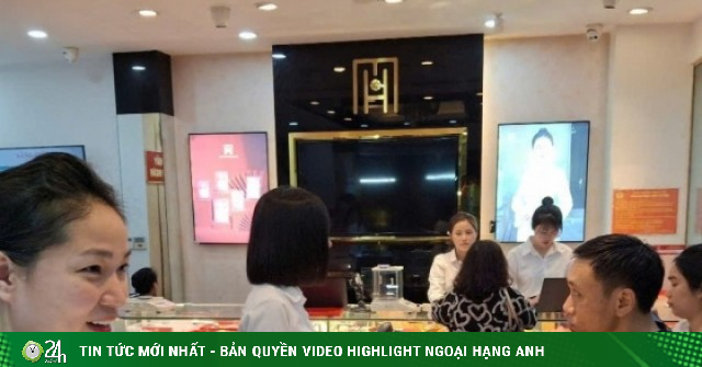 Giá vàng thế giới tăng 'như tên lửa', trong nước xuất hiện điều hiếm có