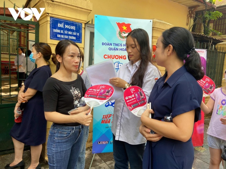 mỗi năm nhiều thí sinh trúng tuyển nhưng không nhập học, khoảng 10% sinh viên bỏ học sau năm nhất