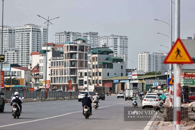 Nhiều căn nhà nằm trong diện quy hoạch, diện tích bị cắt xén sau giải phóng mặt bằng vẫn được rao bán với giá lên tới nửa tỷ đồng/m2.&nbsp;
