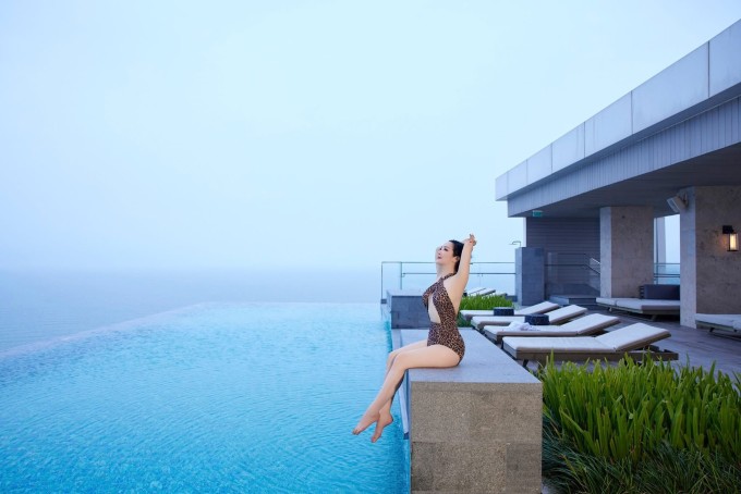 Ăn uống lành mạnh, chăm vận động và giữ thái độ sống tích cực, lạc quan là chìa khóa để Giáng My trẻ đẹp quên thời gian.