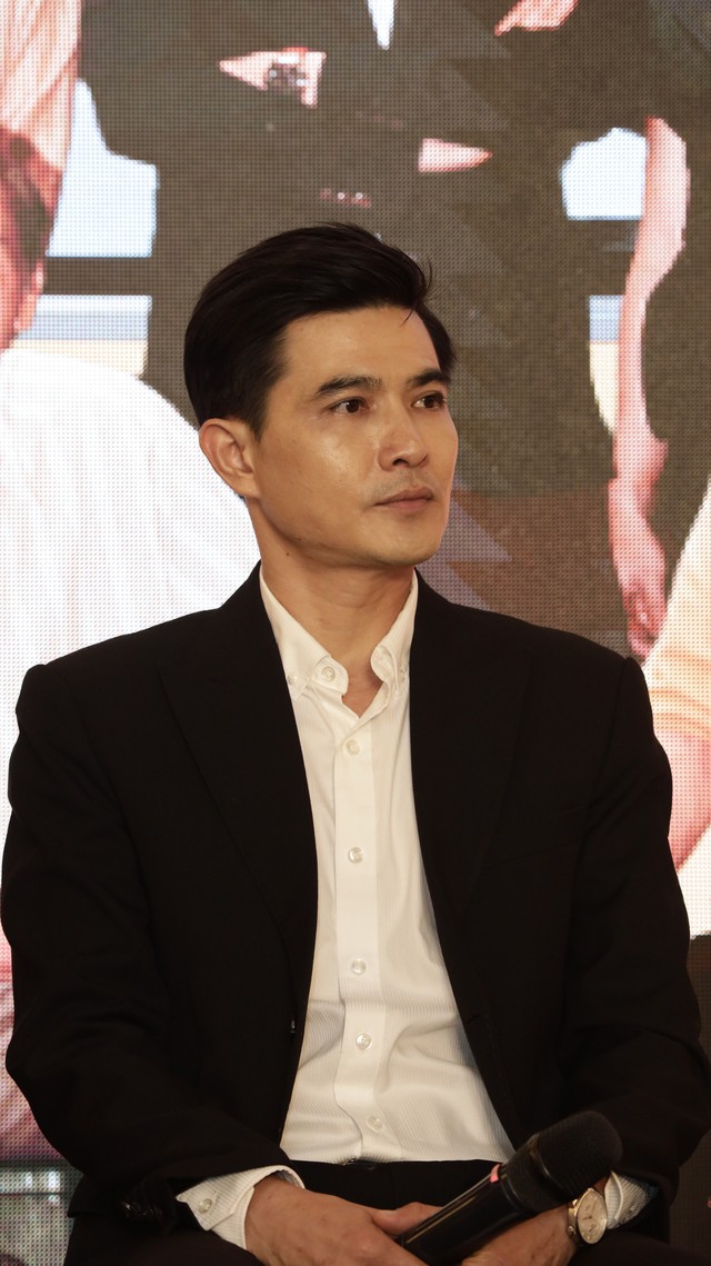 Diễn viên Quang Sự tại buổi họp báo.