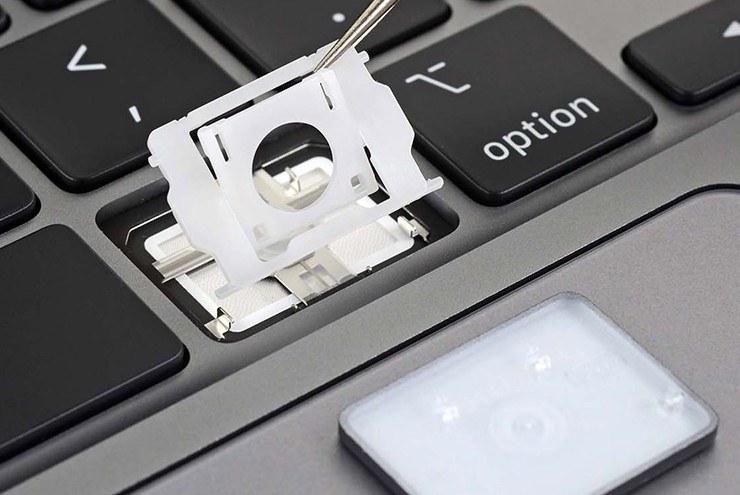 Apple hiếm khi từ bỏ sản phẩm chỉ vì khiếu nại của khách hàng, nhưng rõ ràng bàn phím kiểu cánh bướm là một thất bại.