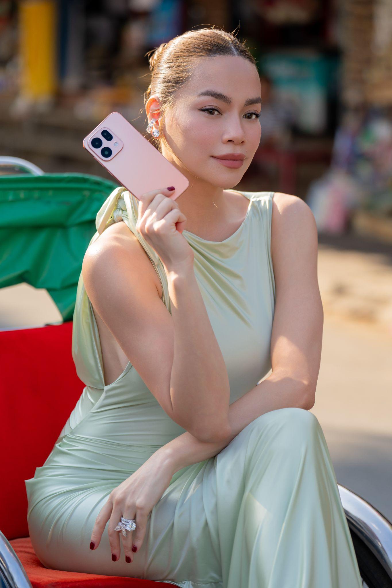 Ca sĩ Hồ Ngọc Hà trên tay chiếc OPPO Find X9s