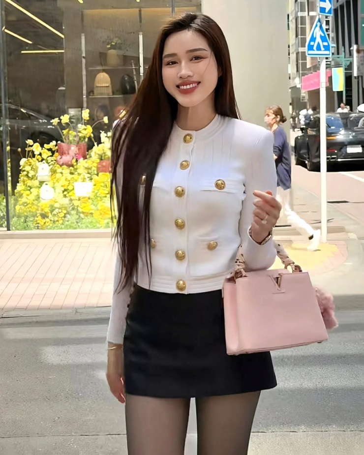 Đỗ Thị Hà diện set đồ hơn một tỷ đồng thả dáng trên phố Nhật Bản - 2