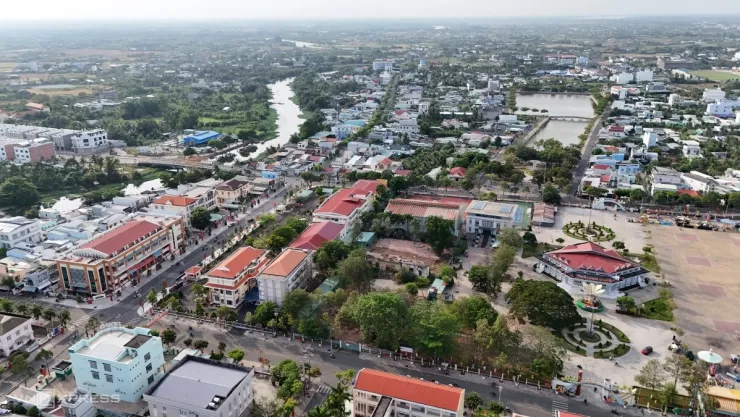 Theo báo cáo của UBND tỉnh Đồng Tháp, quá trình triển khai dự án có nhiều sai phạm như phê duyệt thiếu nội dung bắt buộc, chưa có ý kiến cơ quan chuyên ngành văn hóa về phương án tu bổ, hồ sơ trình sai cơ quan thẩm định và cho tháo dỡ khi chưa được cấp có thẩm quyền chấp thuận đầy đủ.