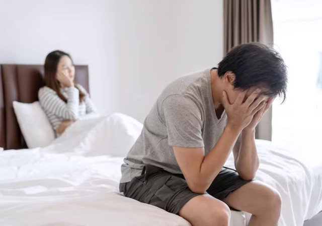 Sự lạnh nhạt lâu ngày rất dễ tạo khoảng trống để người khác chen vào, làm gia tăng nguy cơ ngoại tình. Ảnh minh họa
