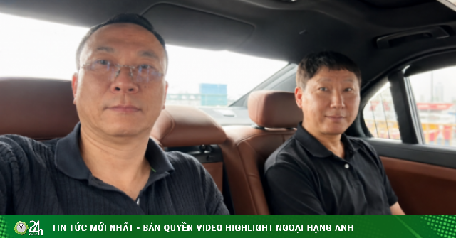 HLV Kim Sang-sik “ngỡ ngàng” khi được đón bằng siêu xe dự lễ bốc thăm VCK Asian Cup 2027