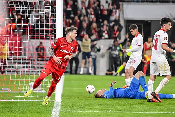 Kubler ghi cú đúp và Freiburg đoạt vé vào chung kết Europa League