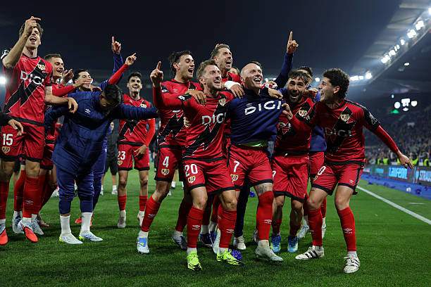 Bộ sưu tập danh hiệu của Rayo Vallecano chỉ có chức vô địch ở các giải hạng 2 & hạng 3 TBN, nay họ đang có cơ hội đoạt một danh hiệu châu lục