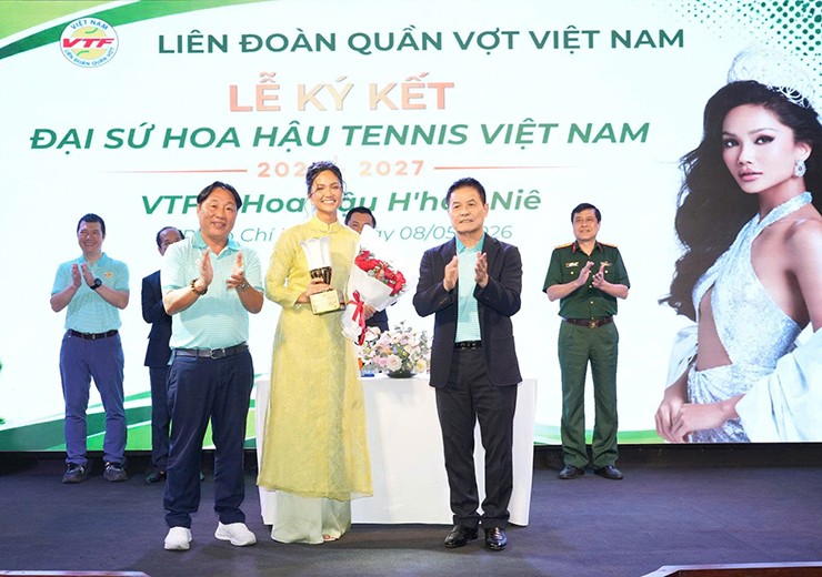 Hoa hậu H'Hen Niê trở thành đại sứ của tennis Việt Nam