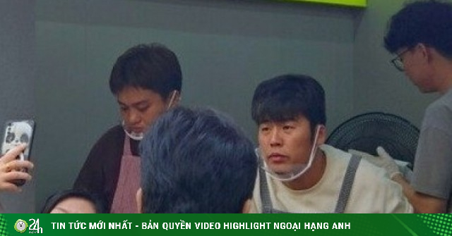 Anh bán bánh đẹp trai khiến khách xếp hàng 50m chờ mua, giờ ra sao?